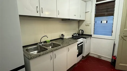 Rooms in Barcelona Ciutat Vella - photo 10