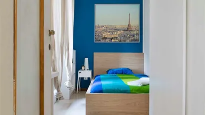 Room for rent in Milano Zona 6 - Barona, Lorenteggio, Milan