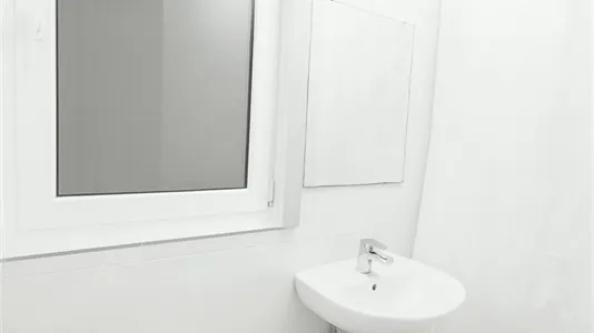 Rooms in Barcelona Ciutat Vella - photo 7