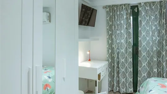 Rooms in Barcelona Ciutat Vella - photo 5