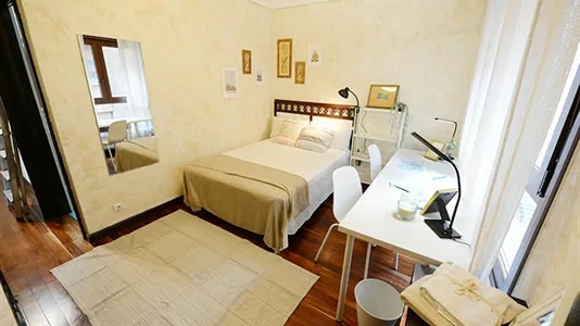 Rooms in Bilbao - photo 4