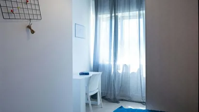 Room for rent in Milano Zona 6 - Barona, Lorenteggio, Milan