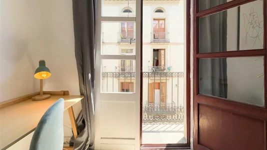 Rooms in Barcelona Ciutat Vella - photo 6