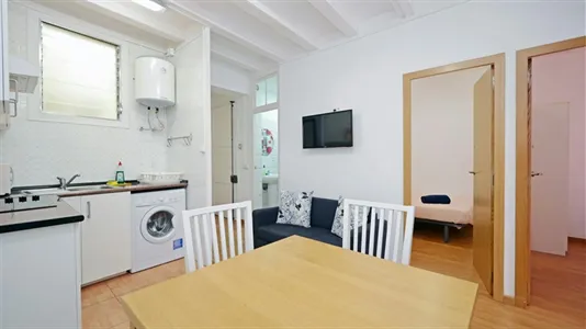 Rooms in Barcelona Ciutat Vella - photo 9
