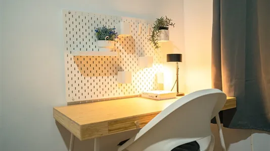 Rooms in Barcelona Ciutat Vella - photo 4