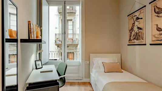 Rooms in Barcelona Ciutat Vella - photo 1