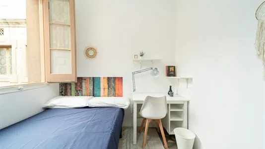 Rooms in Barcelona Ciutat Vella - photo 4