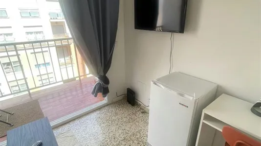 Rooms in Málaga - photo 4