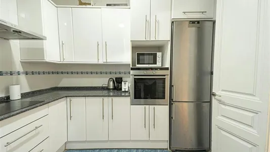 Rooms in Barcelona Ciutat Vella - photo 9