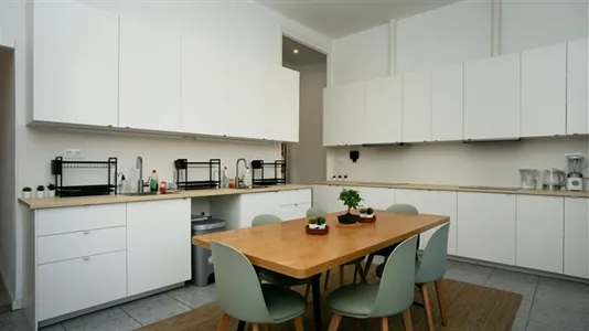 Rooms in Barcelona Eixample - photo 8