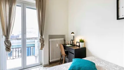 Room for rent in Milano Zona 6 - Barona, Lorenteggio, Milan