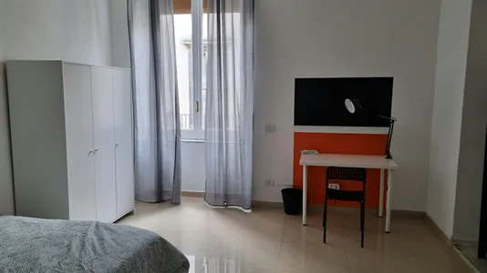 Rooms in Napoli Municipalità 4 - photo 1