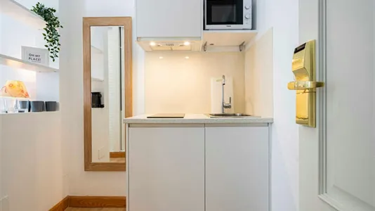 Rooms in Madrid Centro - photo 10