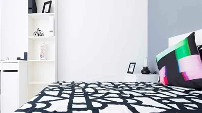 Room for rent in Sesto San Giovanni, Lombardia