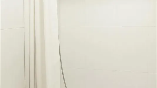 Rooms in Barcelona Ciutat Vella - photo 4