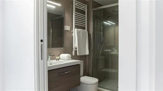 Rooms in Barcelona Ciutat Vella - photo 8