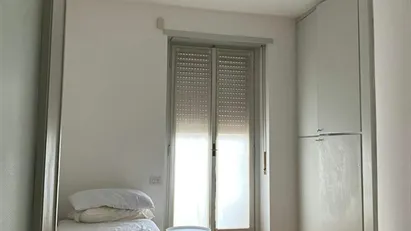 Room for rent in Milano Zona 8 - Fiera, Gallaratese, Quarto Oggiaro, Milan