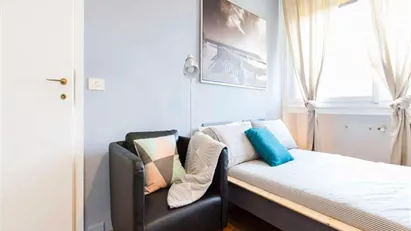 Room for rent in Milano Zona 6 - Barona, Lorenteggio, Milan