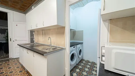Rooms in Barcelona Ciutat Vella - photo 10