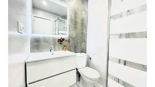 Rooms in Madrid Centro - photo 9