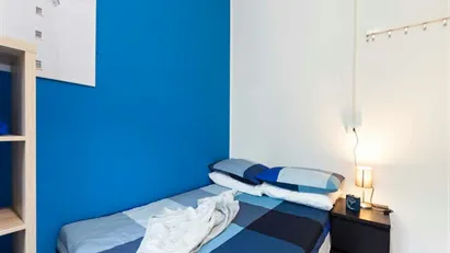 Room for rent in Milano Zona 6 - Barona, Lorenteggio, Milan