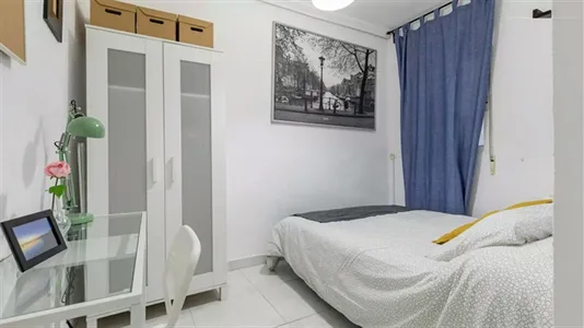 Rooms in el Camí de Vera - photo 3
