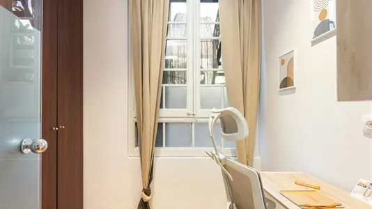 Rooms in Barcelona Eixample - photo 5