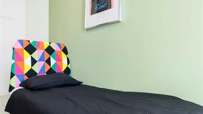 Room for rent in Milano Zona 6 - Barona, Lorenteggio, Milan