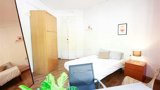 Rooms in Barcelona Eixample - photo 5