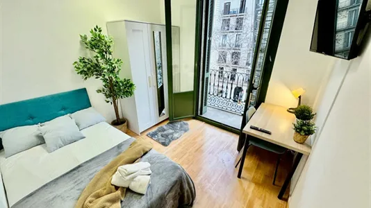 Rooms in Barcelona Eixample - photo 1