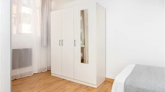 Rooms in Oviedo - photo 9