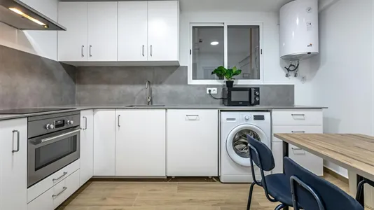 Rooms in el Camí de Vera - photo 4