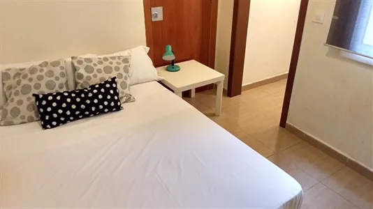 Rooms in Barcelona Ciutat Vella - photo 7