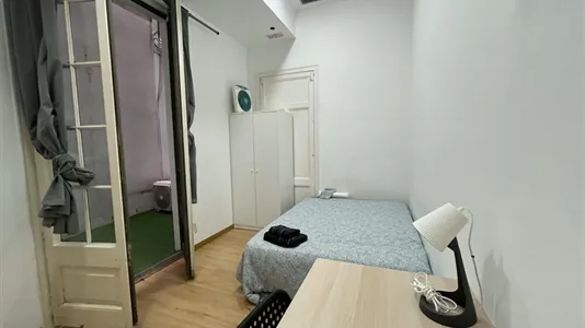 Rooms in Barcelona Eixample - photo 4