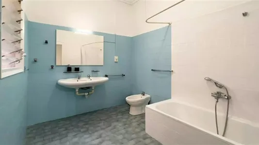 Rooms in Barcelona Ciutat Vella - photo 7