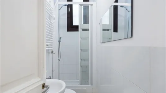 Rooms in Barcelona Ciutat Vella - photo 7