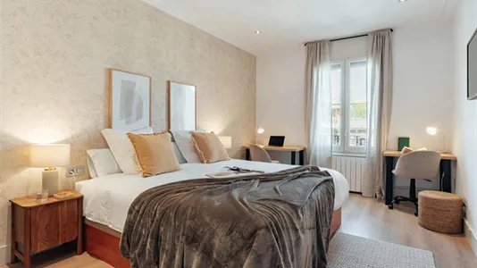 Rooms in Barcelona Eixample - photo 1