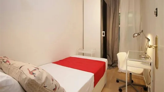 Rooms in Barcelona Sants-Montjuïc - photo 3