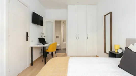 Rooms in Barcelona Eixample - photo 4