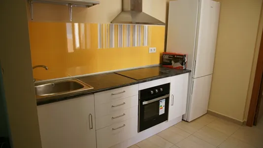 Rooms in Barcelona Ciutat Vella - photo 8