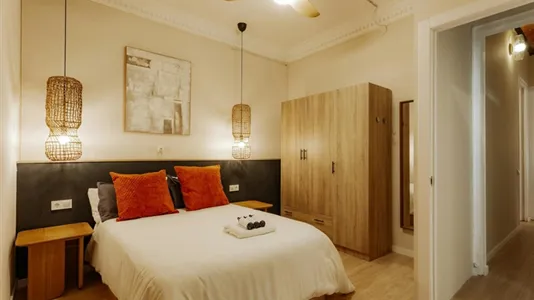 Rooms in Barcelona Ciutat Vella - photo 5