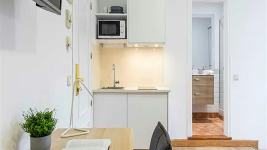 Rooms in Madrid Centro - photo 10