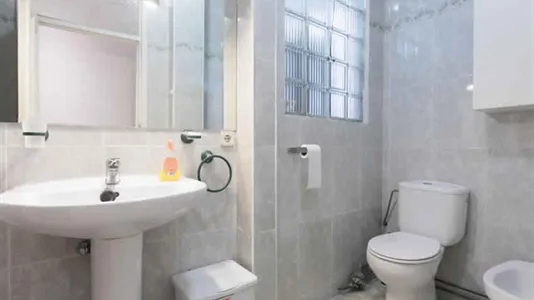 Rooms in Madrid Centro - photo 9