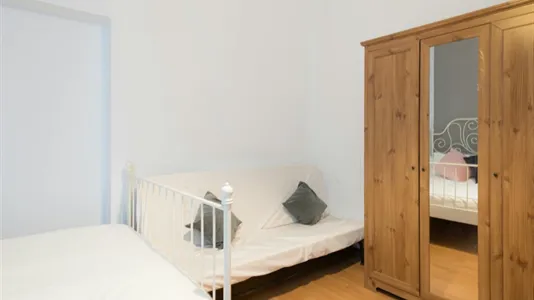 Rooms in Madrid Centro - photo 3