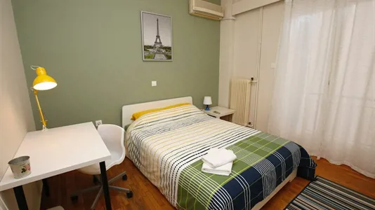 Rooms in Dafni-Ymittos - photo 1