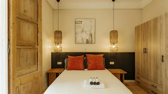 Rooms in Barcelona Ciutat Vella - photo 3
