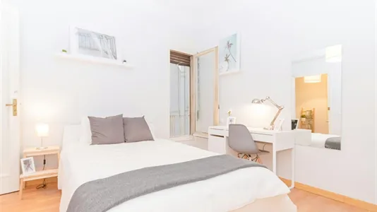 Rooms in Barcelona Eixample - photo 2