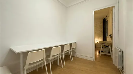Rooms in Barcelona Ciutat Vella - photo 4
