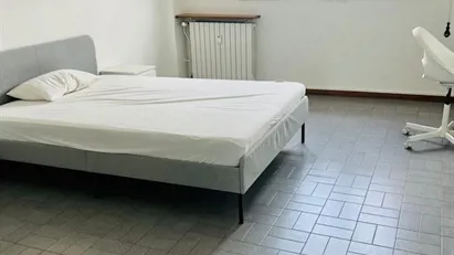 Room for rent in Milano Zona 8 - Fiera, Gallaratese, Quarto Oggiaro, Milan