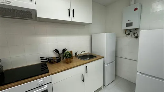 Rooms in Madrid Salamanca - photo 9